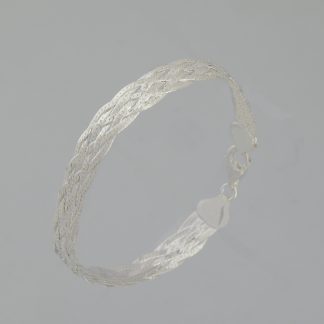 Pulsera trenzada 6 hilos planos de 19 cm de longitud.