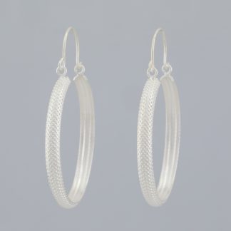 Pendientes aro rayado.