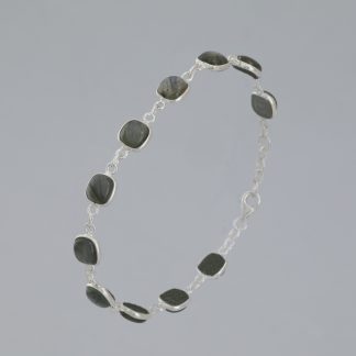 Pulsera cuadraditos labradorita de18 cm.