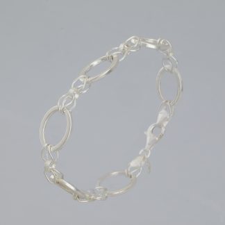 Pulsera asas huecas de 19,5 cm.