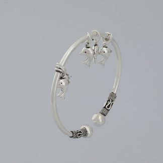 Brazalete tubo cinco delfines, de Ø 6,22 cm.