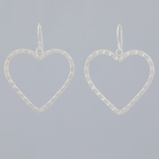 Pendientes corazón grande martilleado.