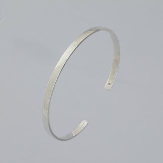 Brazalete liso de 4mm. de ancho.