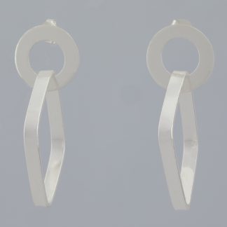 Pendientes paralelogramo de 3,95 cm de altura.