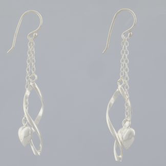 Pendientes espiral con corazón de 5,32 cm de altura.