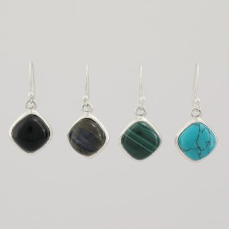 Pendientes cuadrado turquesa de 3,17 cm de altura.
