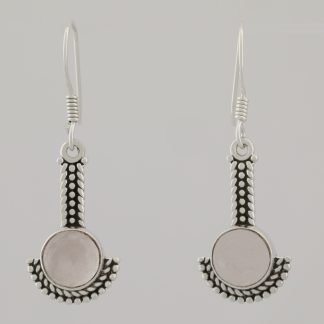 Pendientes labrados cuarzo rosa de 3,5 cm de altura.